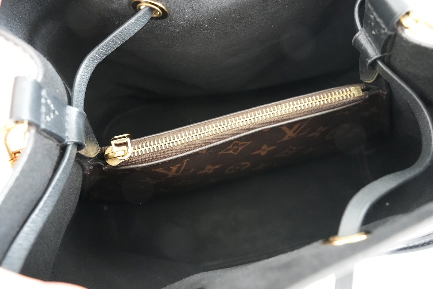 Louis Vuitton NéoNoé MM Monogram Canvas shoulder bag M44020