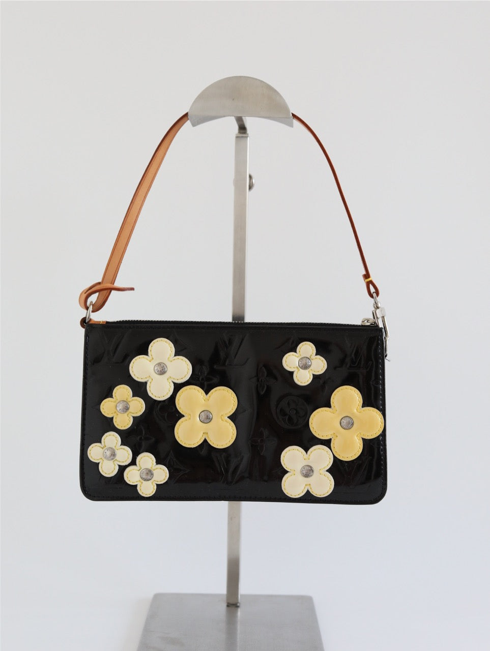 Louis Vuitton Monogramm Vernis Flower Pochette Bag Lexington M92245