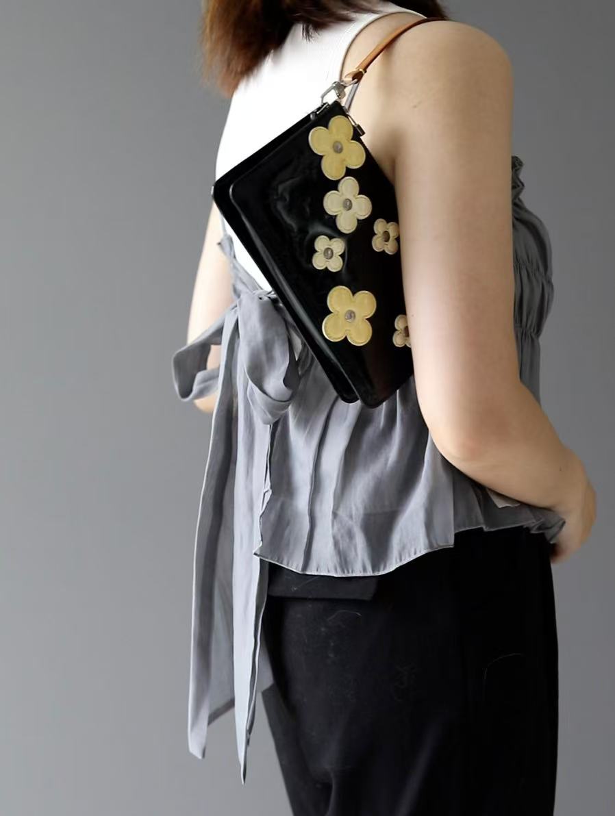 Louis Vuitton Monogramm Vernis Flower Pochette Bag Lexington M92245